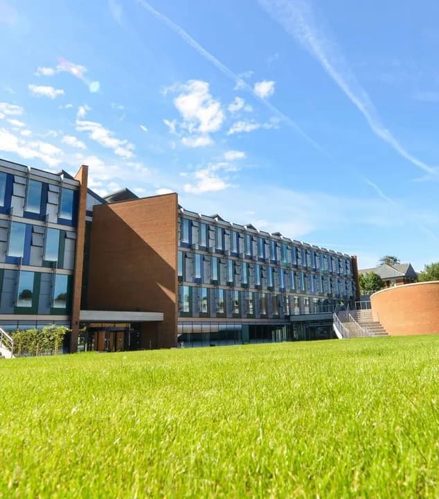 University of Sussex-də Təhsil: Beynəlxalq Tələbənin Təcrübəsi