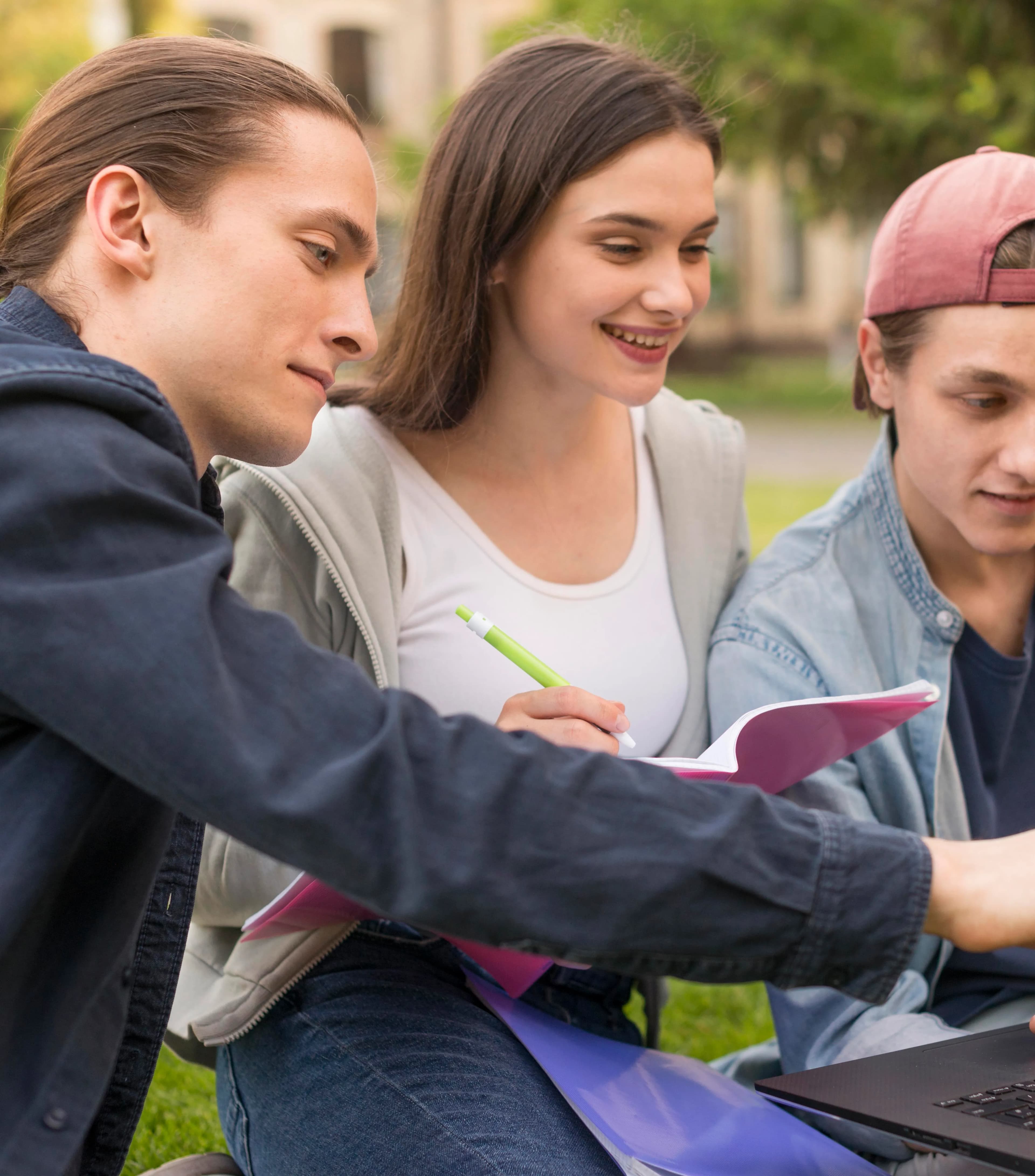 What Should Students Notice About a University Beyond the Course at an Education Fair?