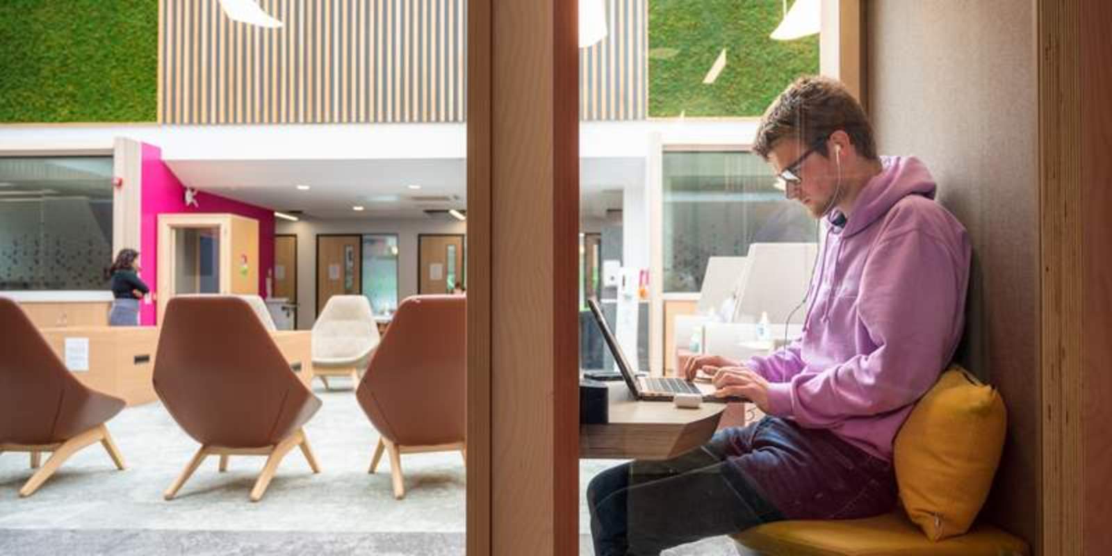 Web standard image uoy mrao   students around campus   june 2022   alex holland 186